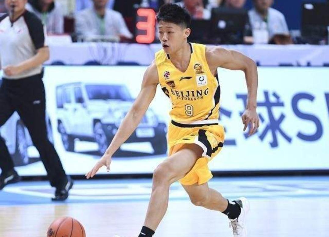 关于射手表现神勇，场均三分球刷新记录的信息