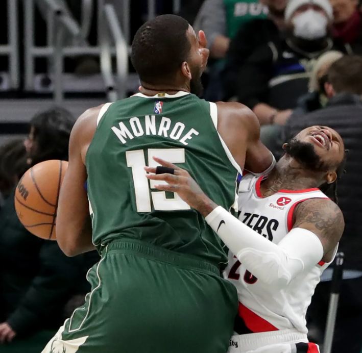 开拓者主场负于雄鹿，米德尔顿独得分的简单介绍