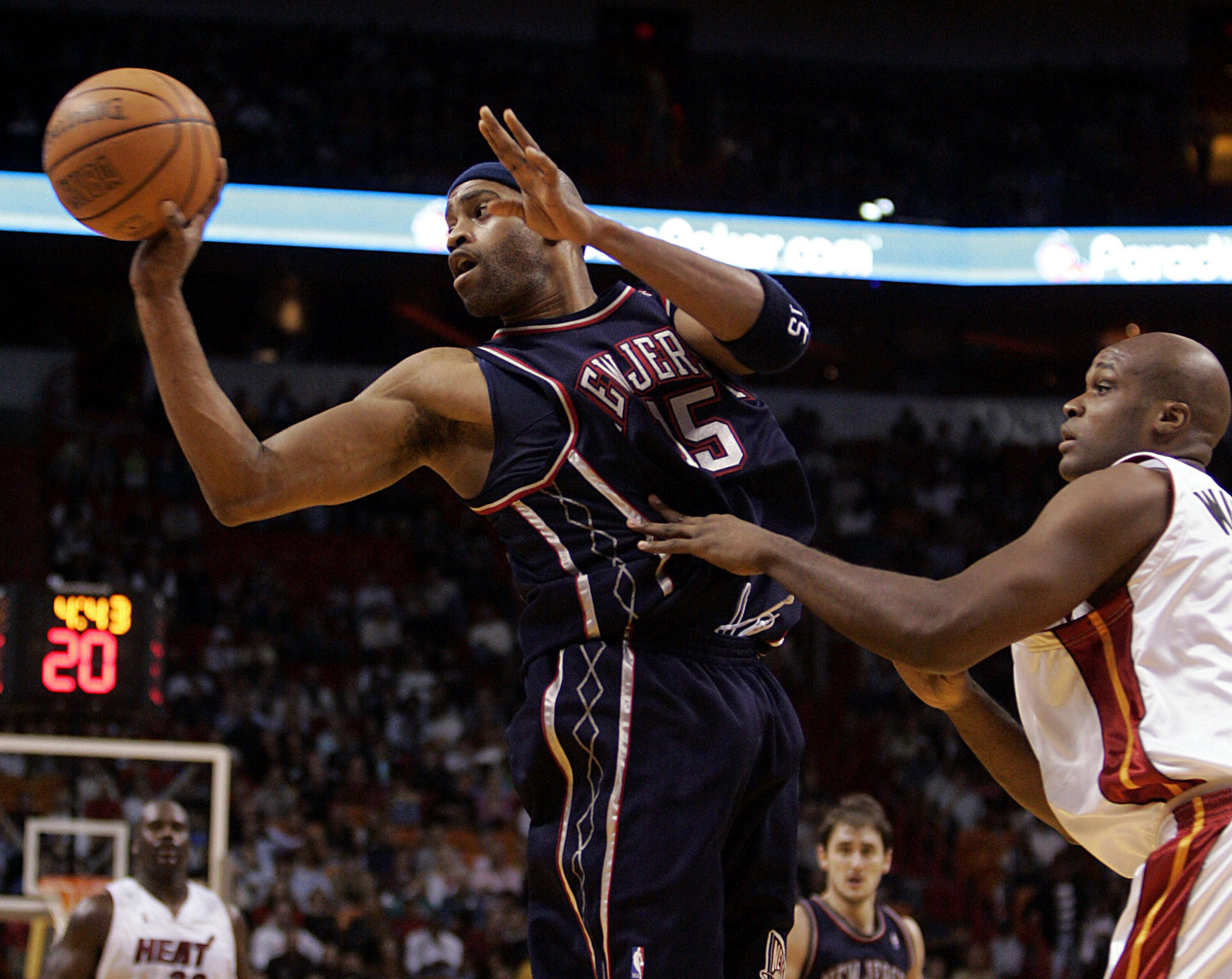 篮网客场力克猛龙，连胜达到四场