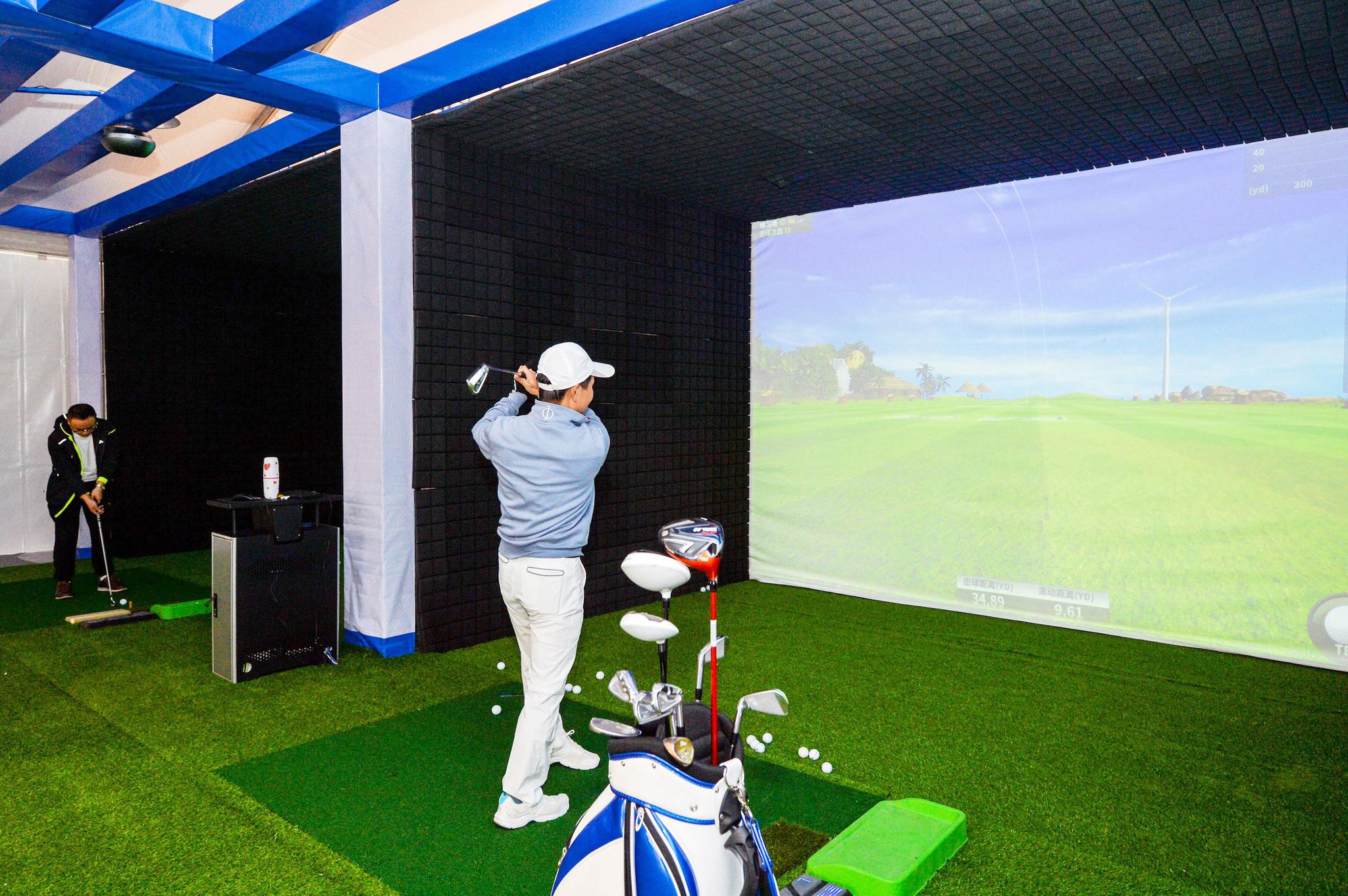 场面火爆！高尔夫观众席沸腾不已