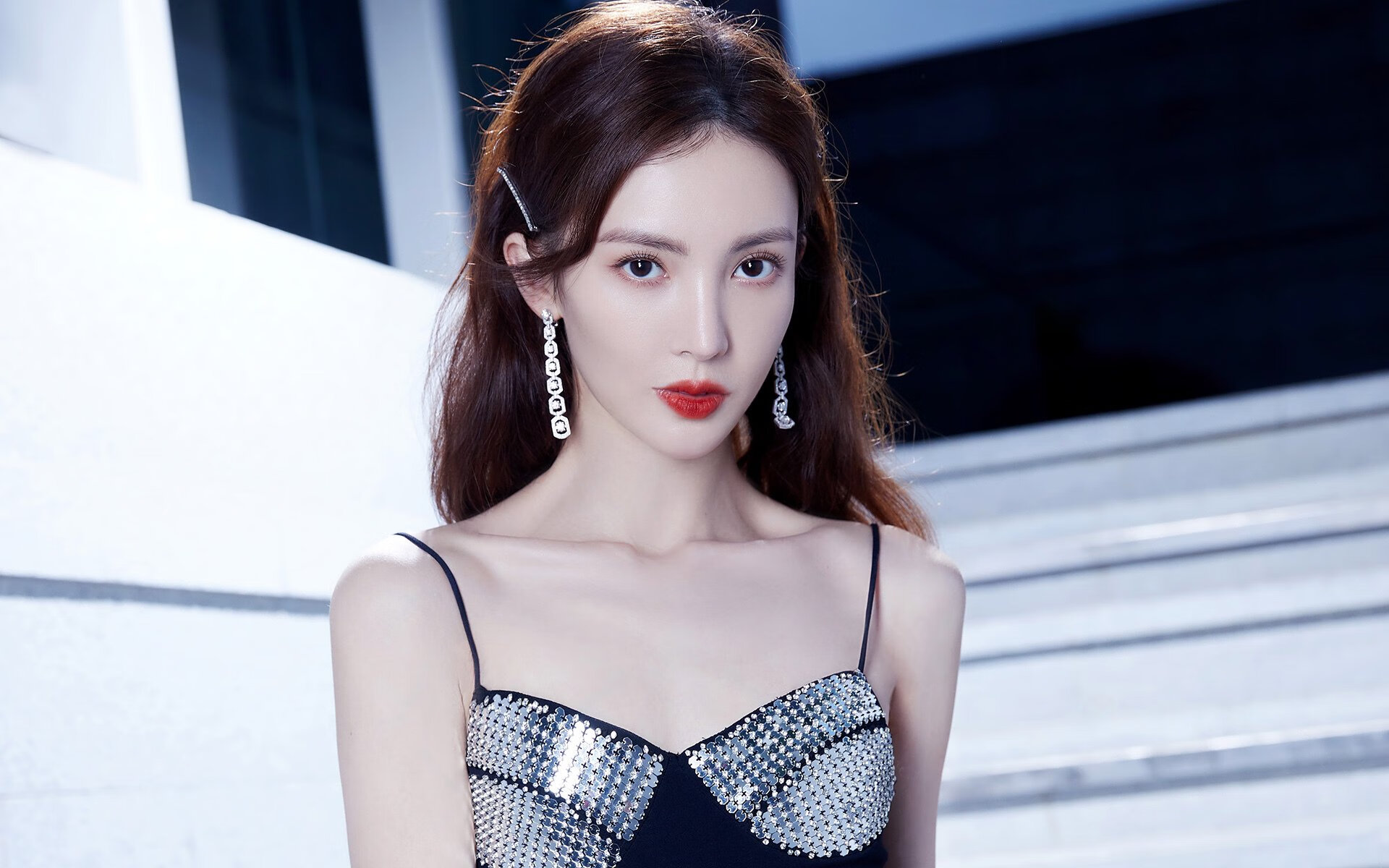 开云下载-夜战狂澜!罗德里在F1街道赛中的满分传奇